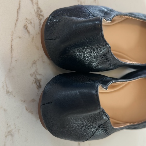 New Women’s Leather Navy Flats Vince Camuto Size 9 - Picture 5 of 6
